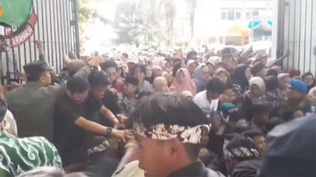 Tragedi Pesta Rakyat Anak Dedi Mulyadi: 3 Orang Tewas Berdesakan Demi Makanan Gratis?