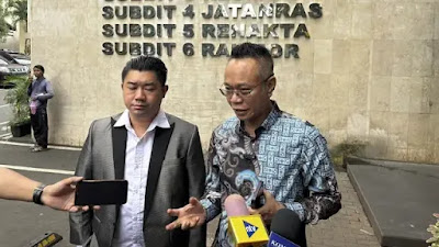 Soal Baju Biru di Balik Isu Ijazah Palsu Jokowi, Pelapor: Bukan Demokrat