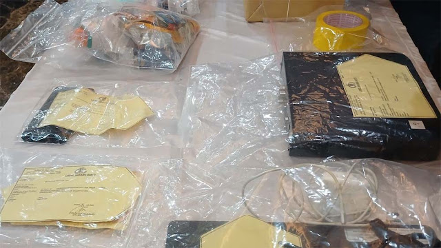 Barang Bukti Kasus Kematian Diplomat Arya Ditampilkan, Ada Lakban Kuning hingga Kondom