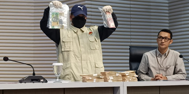 Rubicon Hingga Uang Rp2,4 Miliar Diamankan dari Rumah Bos Inhutani V