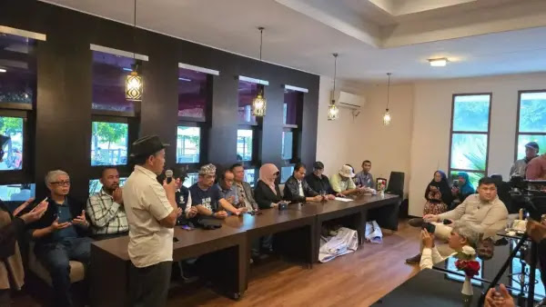 UGM Tak Izinkan Roy Suryo dkk Rilis Buku Jokowis White Paper di UC Hotel