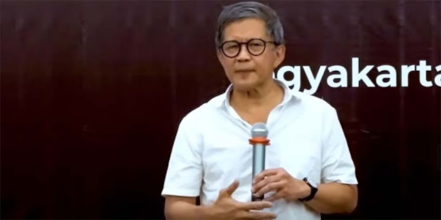 Rocky Gerung: Jokowi Sudah Turun Tapi Kejahatannya Masih Hidup