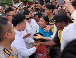 WOW! Kunjungi Pengungsian Korban Gempa Poso, Gibran Dikerumuni Warga Untuk Minta Foto