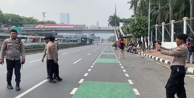 Antisipasi Demo Besar 25 Agustus 2025, Jalan Gatot Subroto Depan Gedung DPR Ditutup