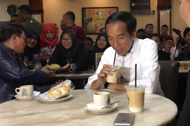 Di Mana Jokowi saat Pembakaran dan Penjarahan Merebak di Berbagai Daerah