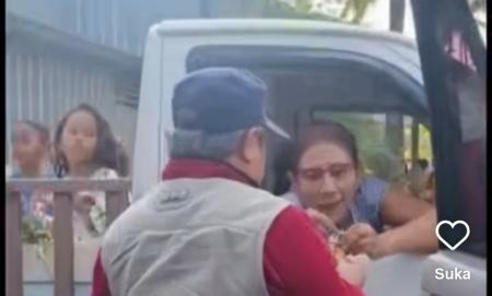 Viral Susi Pudjiastuti Kendarai Mobil Pikap Minta Rokok Sebatang, Netizen Auto Kaget: Merakyat