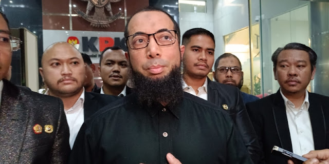Khalid Basalamah Serahkan Uang “Percepatan” Haji ke Oknum Kemenag