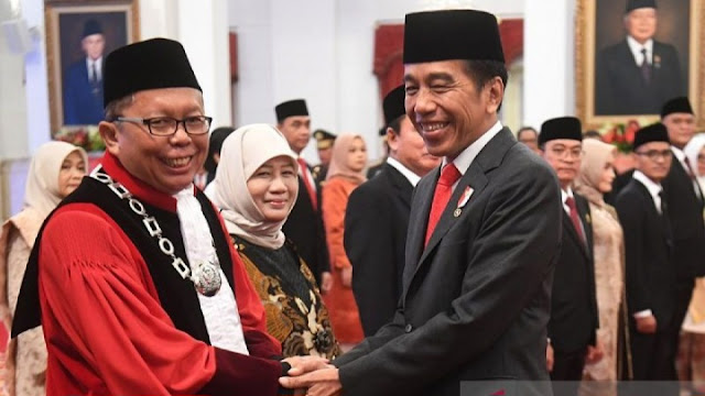 Ijazah Hakim MK Era Jokowi Diduga Palsu, Kampusnya di Polandia Digrebek KPK