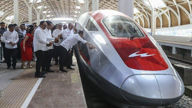 Menko AHY Siapkan Dua Skema Lunasi Utang Kereta Cepat Whoosh
