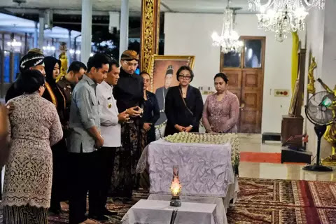 Pamali Jokowi-Gibran Melayat ke Keraton Surakarta Bisa Lengser