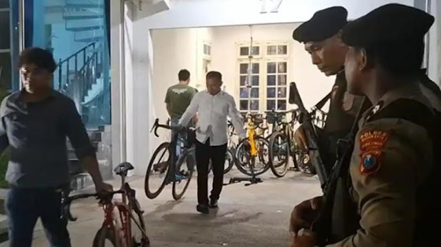 Geledah Rumah Direktur RSUD dr Harjono, KPK Sita Jam Tangan Mewah, 24 Sepeda, Rubicon dan BMW