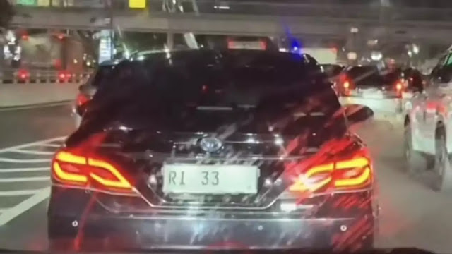 Viral Video Mobil Dinas Plat RI 33 Tanpa Pengawalan dan Rela Macet-Macetan, Punya Menteri Siapa?