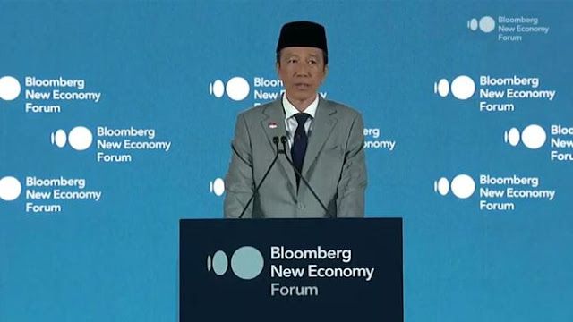 Lebih Pilih Hadiri Forum Bloomberg daripada Sidang, Jokowi Jangan Anggap Enteng Kasus Ijazah