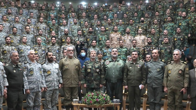 Iran Siaga Tempur Tertinggi, Trump Beri Peringatan Keras: Analisis Ketegangan AS-Iran