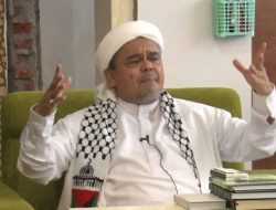 Habib Rizieq Kritik Pandji Pragiwaksono: Lecehkan Salat di Netflix, Diminta Minta Maaf