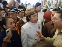 Protes GKR Rumbai ke Fadli Zon Ricuhkan Penyerahan SK di Keraton Solo
