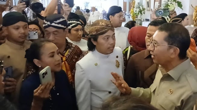 Protes GKR Rumbai ke Fadli Zon Ricuhkan Penyerahan SK di Keraton Solo
