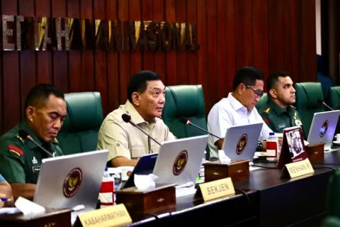 TNI Siap Hadapi Perang Berlarut: Menhan Sjafrie Sjamsoeddin Tegaskan Konsep Defensif Aktif