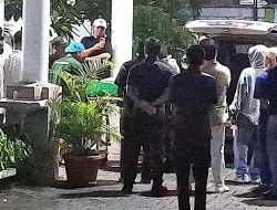 Lula Lahfah Meninggal Dunia: Jenazah Dipindahkan dari RS Fatmawati, Reza Arap Mendampingi