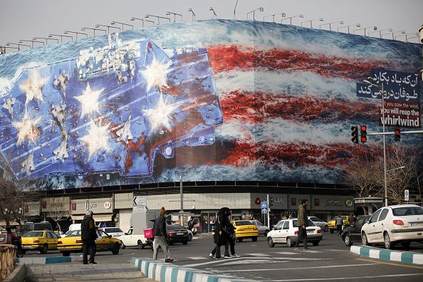 Iran Siaga Tinggi: Mural Ancaman & Respons Terhadap Armada AS di Timur Tengah 2026