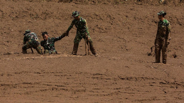 Korban Longsor Cisarua: 23 Marinir Tertimbun, 4 Meninggal Dunia (Update Evakuasi)
