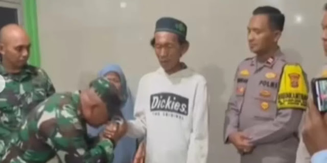 TNI Beri Bantuan Kulkas dan Kasur ke Pedagang Es Gabus, Babinsa Terkait Dihukum
