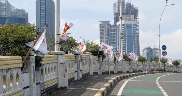 Bendera Gerindra Viral di Jalan, Ini Tanggapan Admin dan Larangan Gubernur DKI