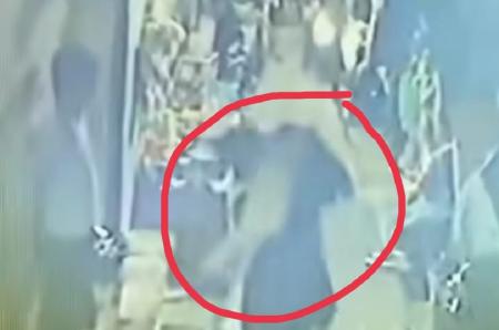 Viral CCTV Pria Gendong Karung Diduga Mayat di Tambora Jakbar, Warga Resah