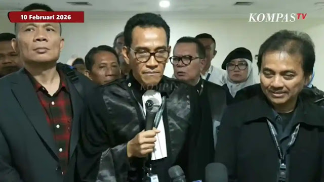 Refly Harun Berdalih Usai Ditegur Hakim MK Saldi Isra: Analisis Sidang Uji Materi UU ITE & KUHP