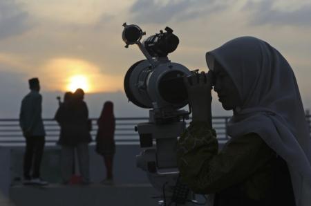 Ramadan 2026 Dimulai 19 Februari? Simak Prediksi & Daftar Negara yang Konfirmasi