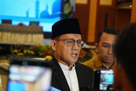 Wamenag Larang Sweeping Rumah Makan Saat Ramadan: Imbauan Jaga Toleransi