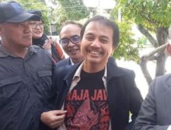 Roy Suryo Jadi Saksi Ahli Sidang Ijazah Jokowi, Pakai Kaus Raja Jawa yang Kontroversial