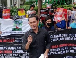 Mahasiswa Demo Tolak Impor 105 Ribu Mobil Pikap India, Tuntut Dirut Agrinas Dicopot