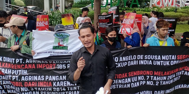 Mahasiswa Demo Tolak Impor 105 Ribu Mobil Pikap India, Tuntut Dirut Agrinas Dicopot