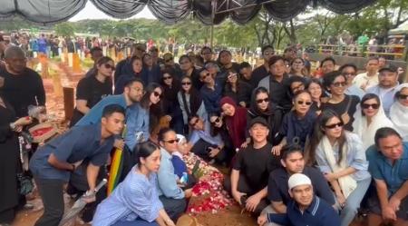Pemakaman Vidi Aldiano di TPU Tanah Kusir: Daftar Artis dan Sahabat yang Hadir