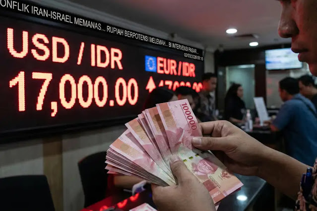 Rupiah Tembus Rp 17.000! Ini Penyebab Utama & Dampaknya Bagi Inflasi