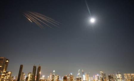 Israel Kehabisan Rudal Pencegat? Analisis Ancaman Rudal & Bom Klaster Iran Terbaru