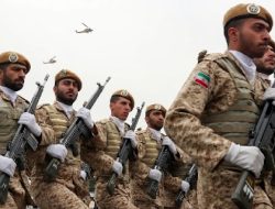 Iran Kerahkan 1 Juta Tentara Hadapi AS: Analisis Ancaman Invasi Darat & Ketegangan Selat Hormuz