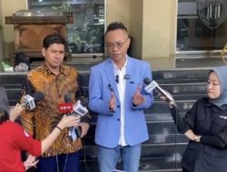 Ade Darmawan di Polda Metro Jaya Desak Rismon Bongkar Pendana Roy Suryo & Dokter Tifa