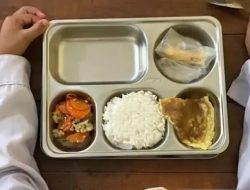 Ratusan Siswa di Duren Sawit Keracunan Menu MBG Spageti, Dilarikan ke RS