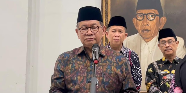 Harga Plastik Naik 80%: Solusi Daun Pisang untuk UMKM Menurut Gubernur DKI