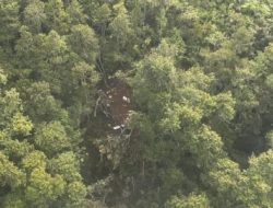 Helikopter PK-CFX Jatuh di Sekadau: Tim SAR Temukan Serpihan Ekor Pesawat, 8 Orang Didalamnya