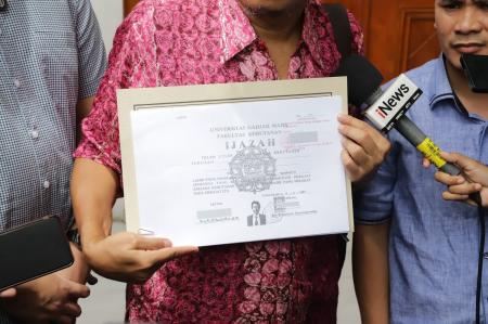 Hasil Uji Forensik Ijazah Jokowi di Polda Metro Jaya: Kertas, Tinta, hingga Tanda Tangan Diperiksa