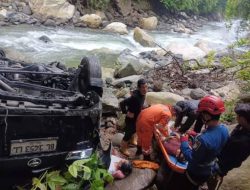 Kecelakaan Travel Toyota Innova di Lembah Anai: 7 Orang Luka-luka, Kronologi & Daftar Korban