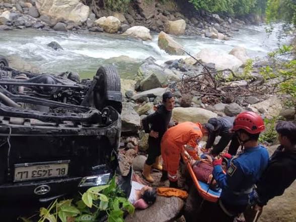 Kecelakaan Travel Toyota Innova di Lembah Anai: 7 Orang Luka-luka, Kronologi & Daftar Korban