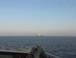 AS vs Iran Memanas: Kapal Kargo Ditembak di Selat Hormuz, Harga Minyak Melonjak