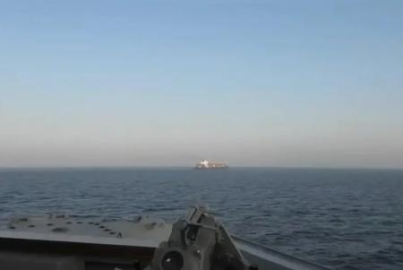 AS vs Iran Memanas: Kapal Kargo Ditembak di Selat Hormuz, Harga Minyak Melonjak