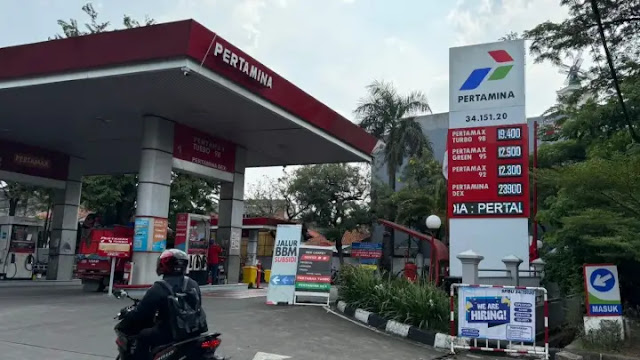 3 Kebijakan Pemerintah yang Memberatkan Kelas Menengah: BBM Naik, Mobil Listrik Kena Pajak, hingga Tol Kena PPN