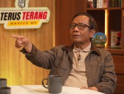 Mahfud MD Bela Saiful Mujani: Analisis Hukum Tuduhan Makar yang Mengada-ada