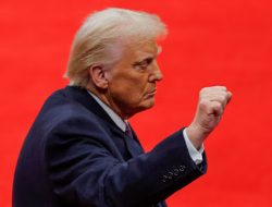 Trump Perintahkan AL AS Tembak Hancurkan Kapal Penebar Ranjau di Selat Hormuz